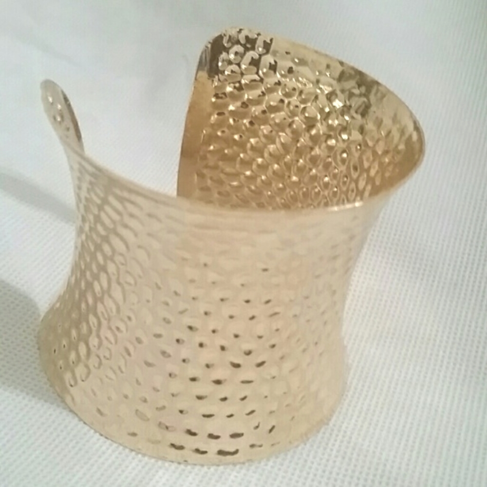 Gold Tone Textured Metal Cuff Band Bracelet! NWT